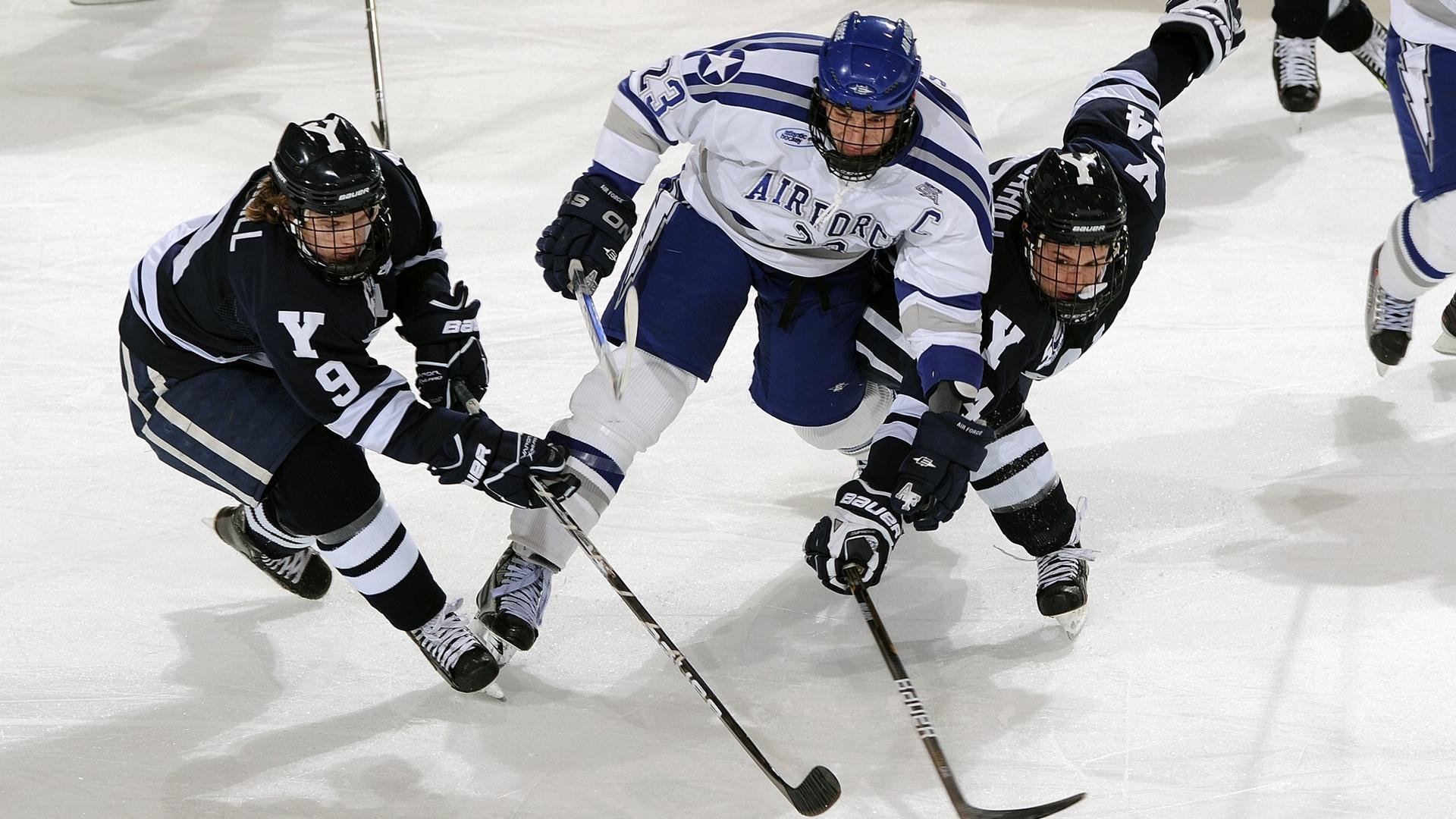 凯莉·麦基翁三冠加身，凯莉·麦吉利斯照片