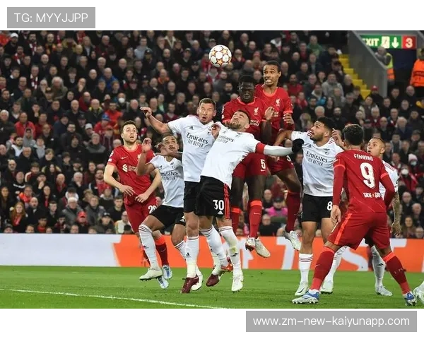 曼彻斯特联连续推进不断吞没对方外线区域